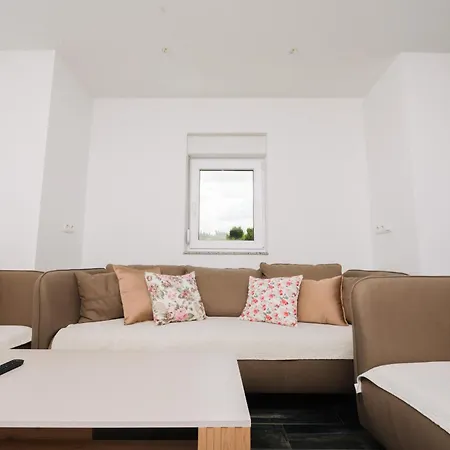Casa de Férias Paola Kupres (Canton 10)